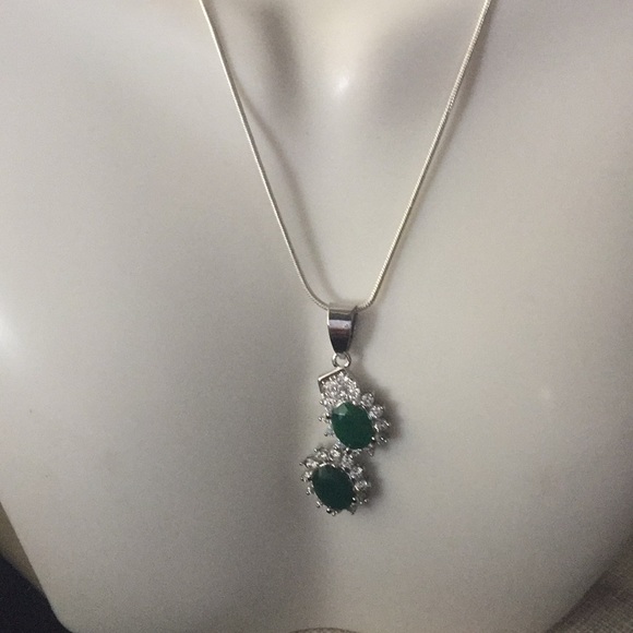 NEW classy elegant Emerald cz’s S925 pendant - Picture 6 of 8